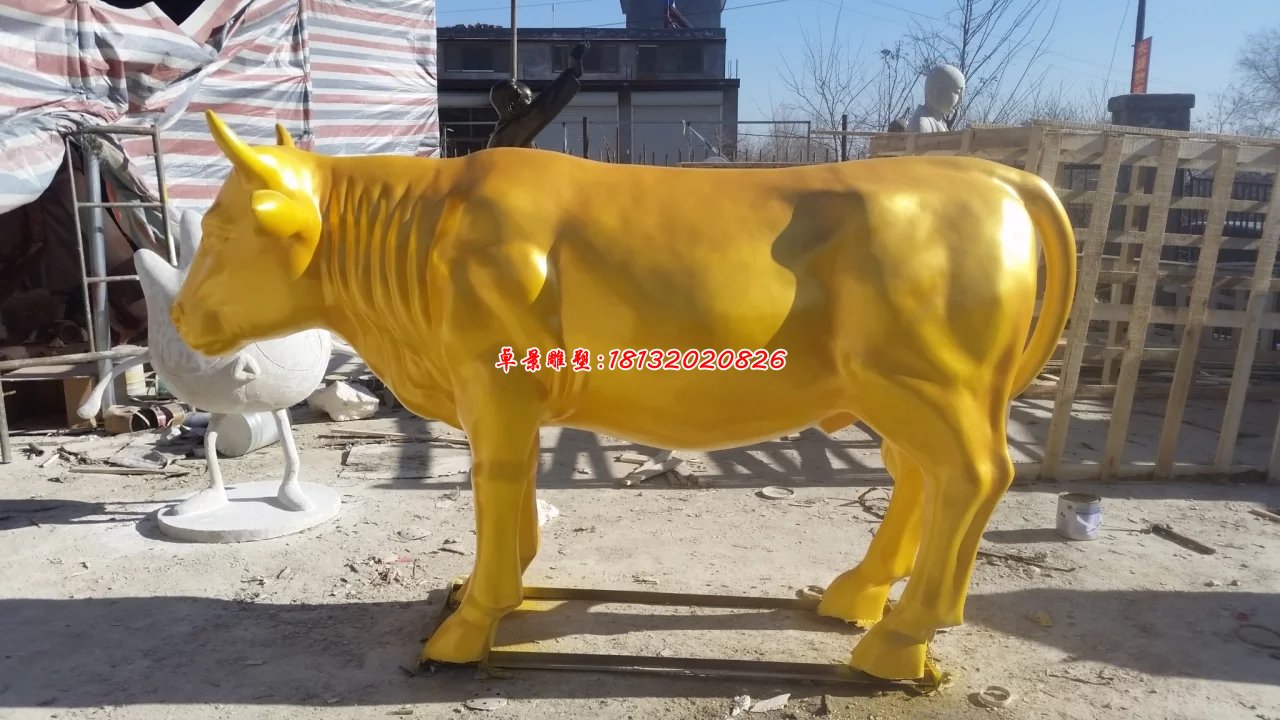 玻璃鋼仿銅牛，玻璃鋼金牛雕塑 