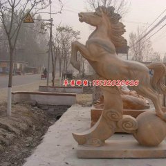 石雕奔馬，晚霞紅石雕馬