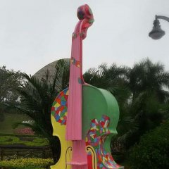 仿真彩繪吉他雕塑，公園吉他玻璃鋼雕塑