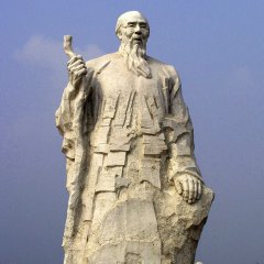 廣場名人石雕，齊白石石雕