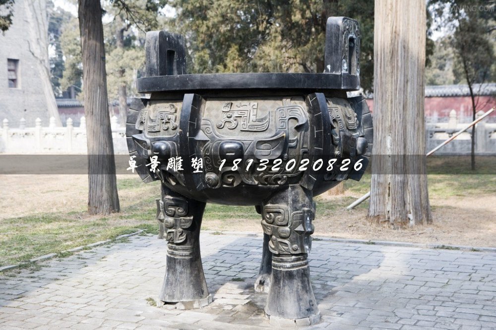 仿古銅鼎，廣場三足銅鼎