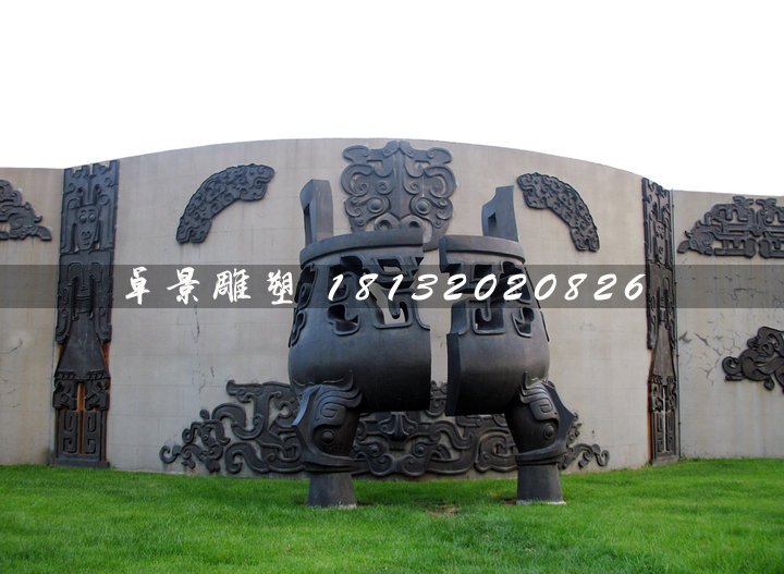 破裂的銅鼎，廣場(chǎng)三足鼎