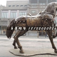 坐騎雕塑，廣場銅馬雕塑