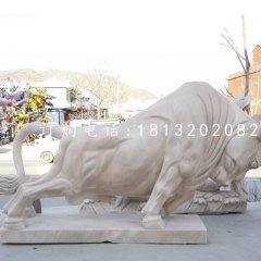 晚霞紅開(kāi)荒牛，廣場(chǎng)石雕牛