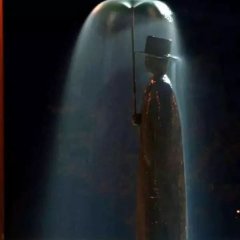 打著傘的男人雕塑，銅雕人物雕塑