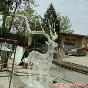 不銹鋼鏤空梅花鹿雕塑