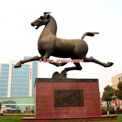 銅馬踏飛燕雕塑