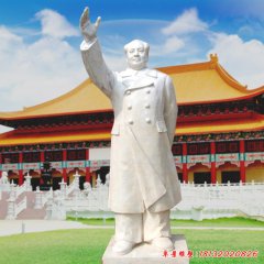 八一廣場毛主席塑像