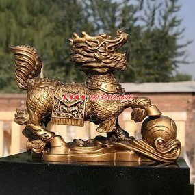 進(jìn)門看到銅麒麟