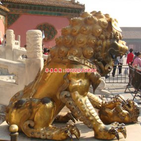 銅鎏金獅子