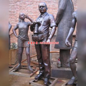 現(xiàn)代人鑄銅雕塑
